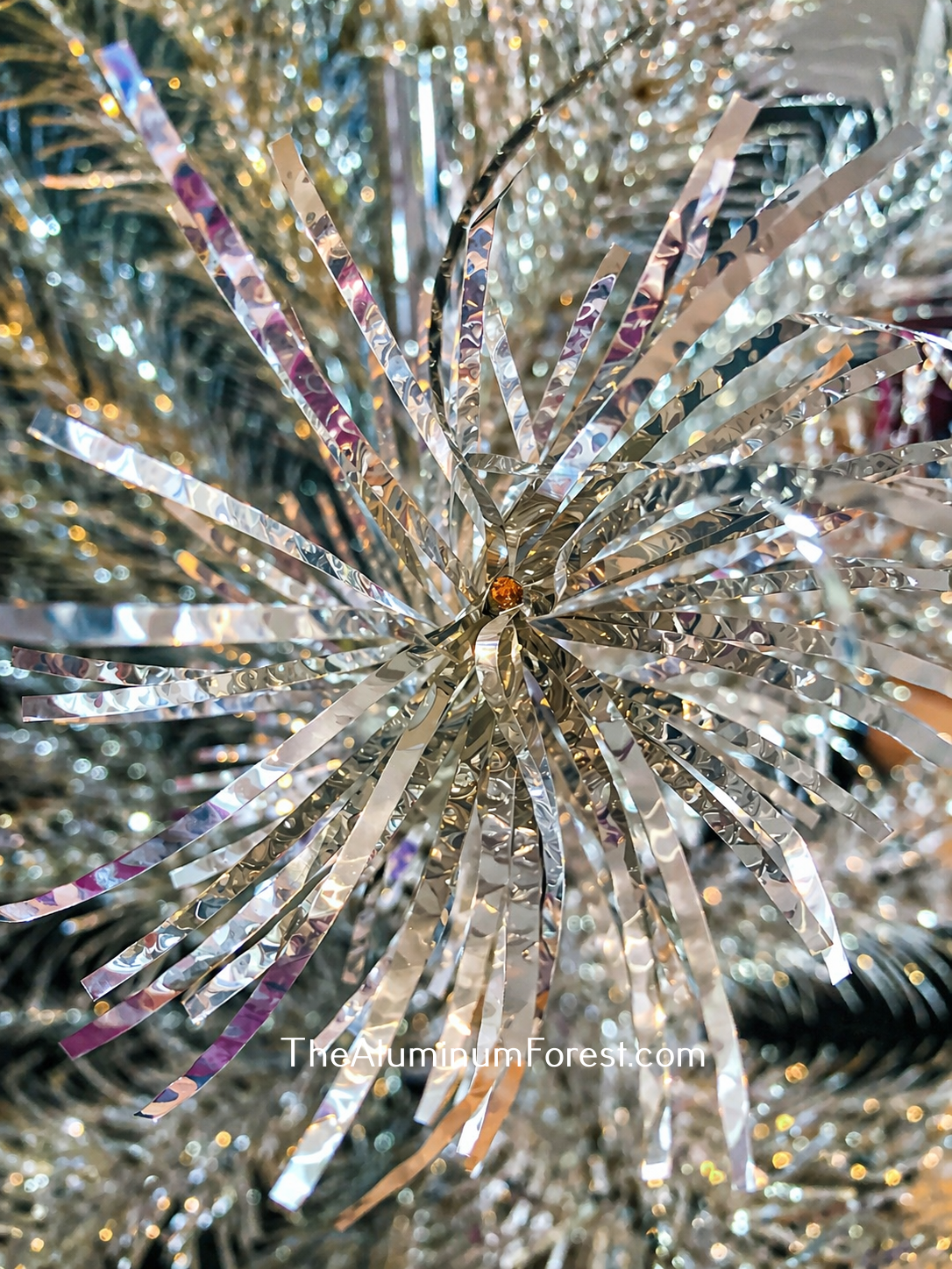HPE Curl and Twist Needles Aluminum Christmas Tree